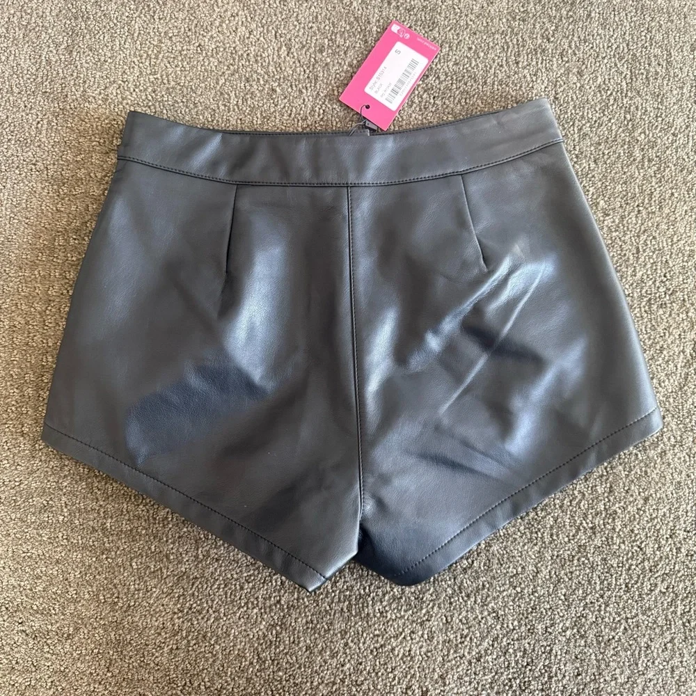 Edikted leather mini shorts - Picture 2 of 5